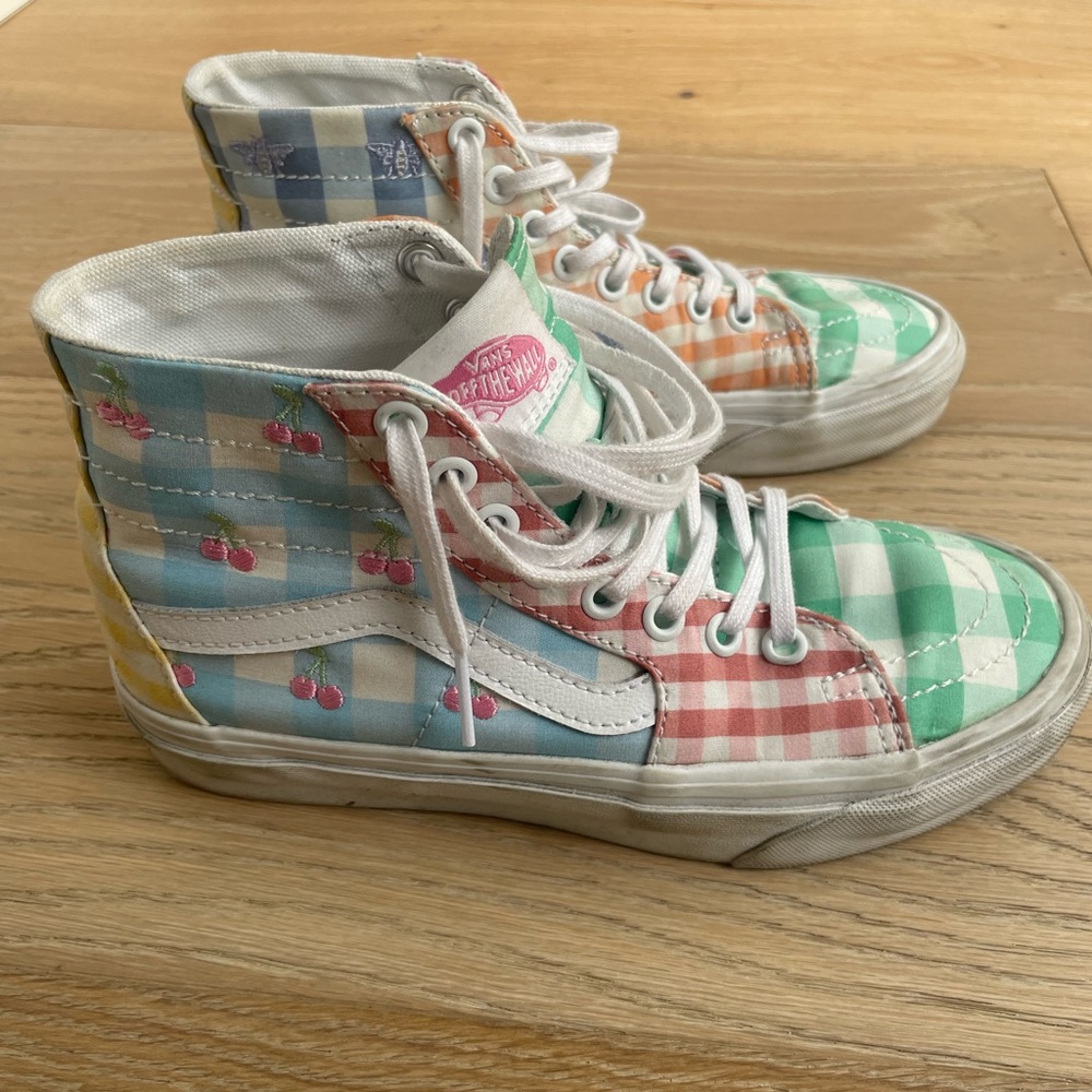 Big Kids VANS Hi Tops sneakers size 4.5 cherry bees checkered